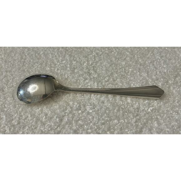 Wm A Rogers A1 Plus Oneida Ltd Croydon Malibu Flatware Soup Spoon - Picture 3 of 4